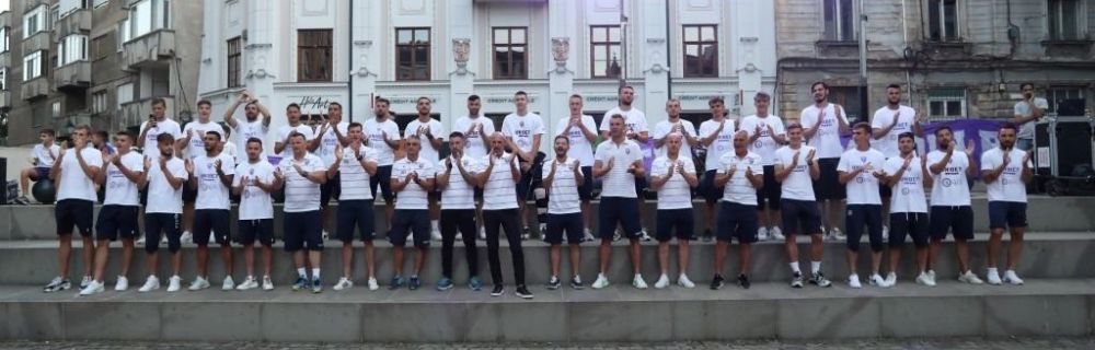 Poli nu moare! Echipa din Timișoara și-a prezentat cu mare fast antrenorul trecut pe la FCSB și lotul pentru viitorul sezon _16