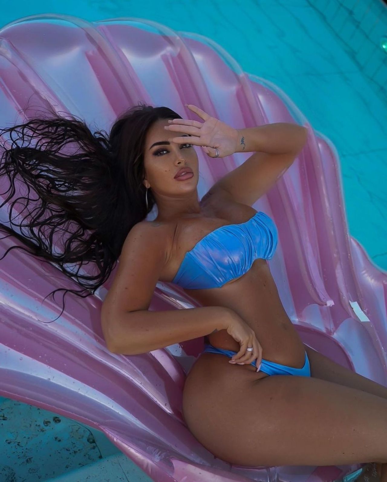Prezentatoarea comparată cu Kim Kardashian face furori în Italia. Imaginile cu care și-a pus pe jar fanii _13