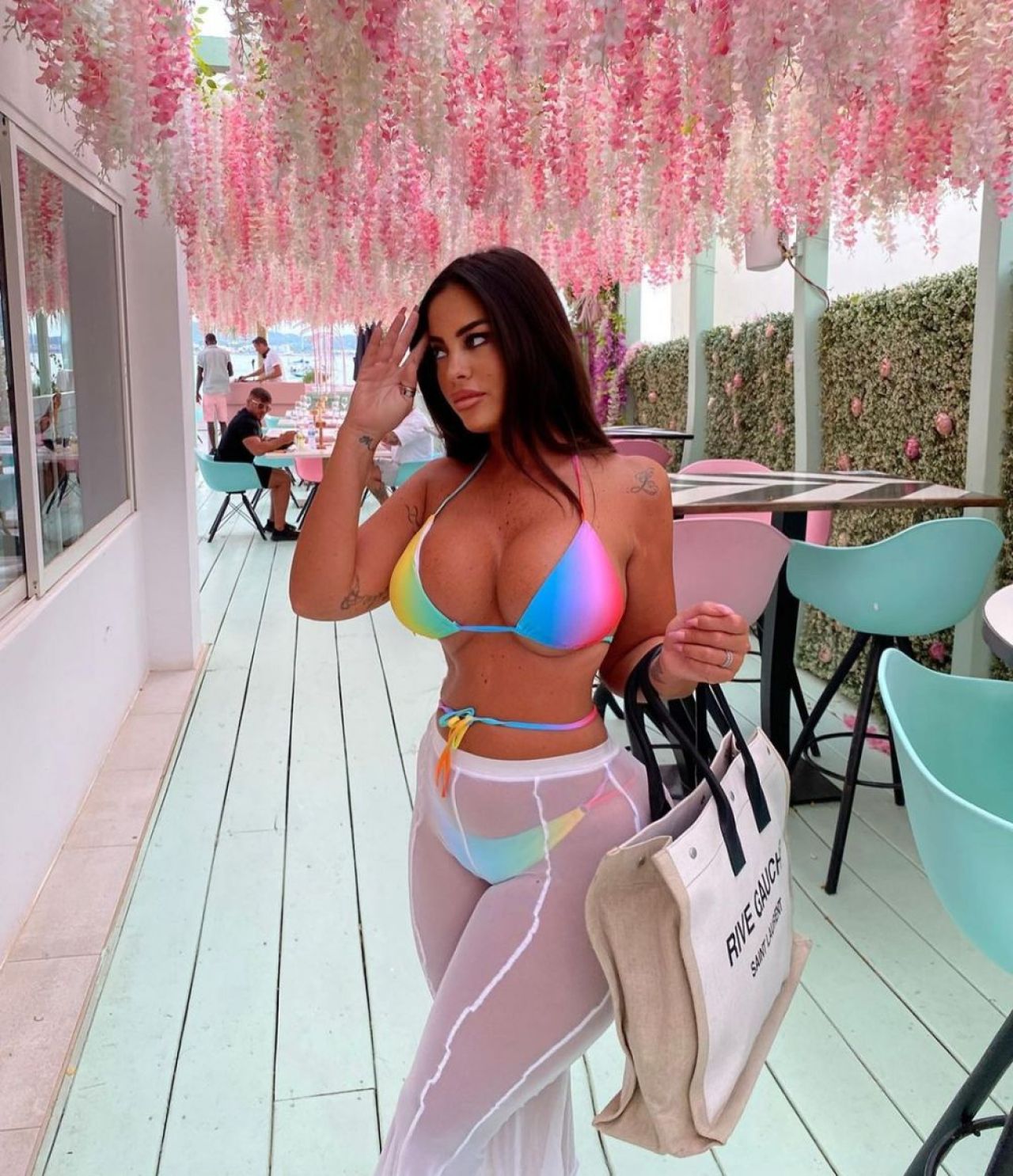 Prezentatoarea comparată cu Kim Kardashian face furori în Italia. Imaginile cu care și-a pus pe jar fanii _16