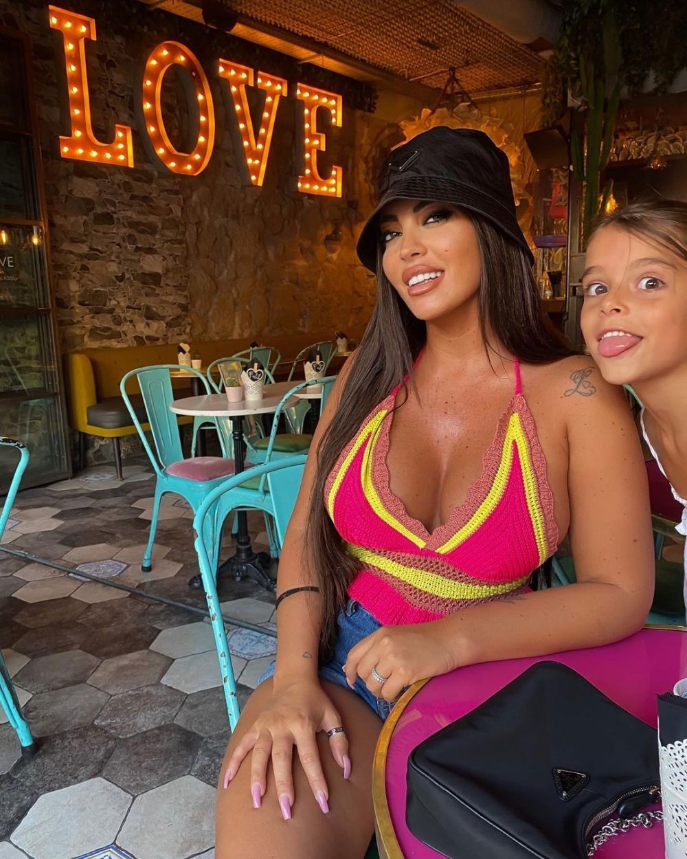 Prezentatoarea comparată cu Kim Kardashian face furori în Italia. Imaginile cu care și-a pus pe jar fanii _23
