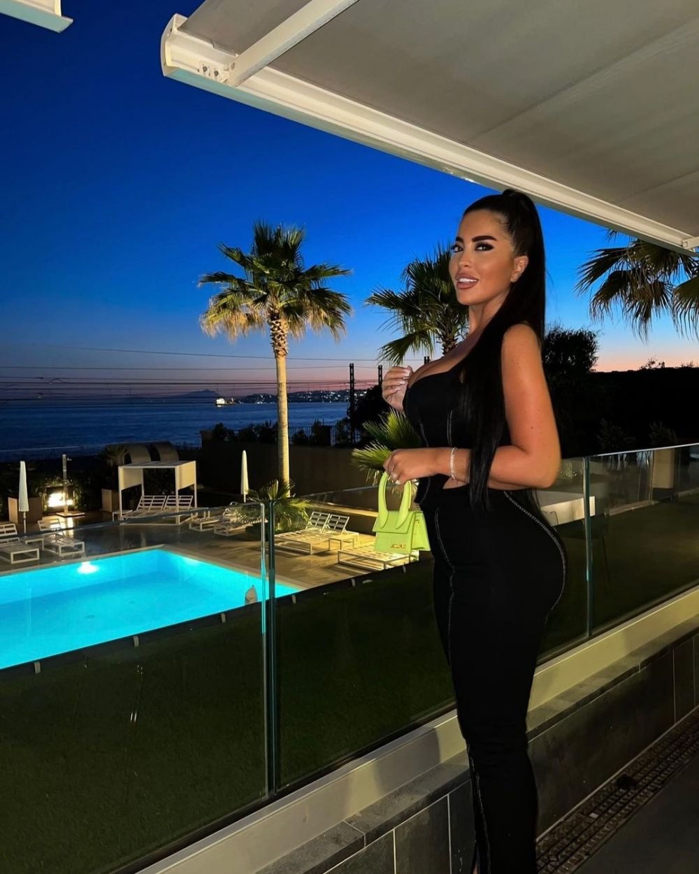 Prezentatoarea comparată cu Kim Kardashian face furori în Italia. Imaginile cu care și-a pus pe jar fanii _43