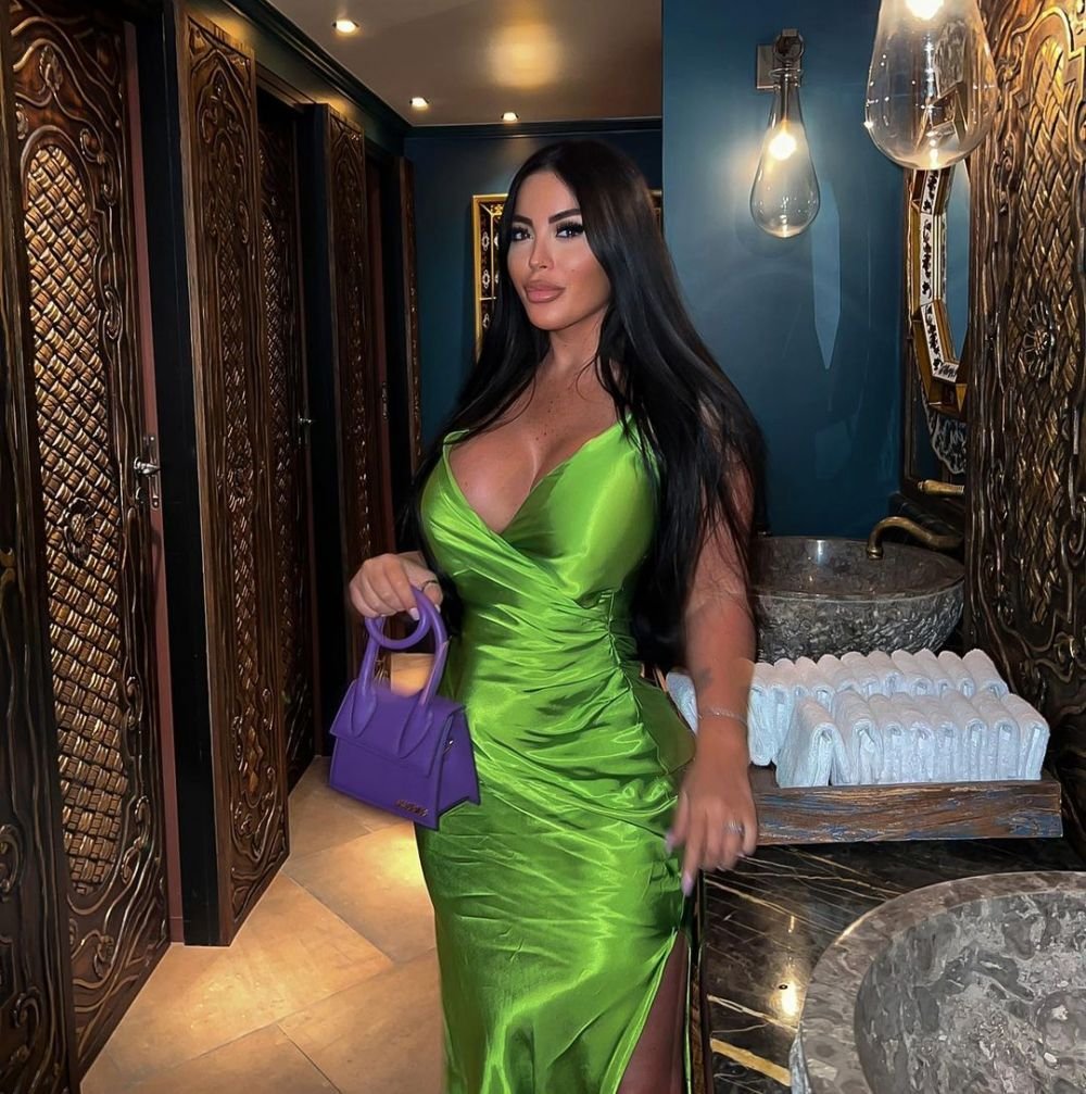 Prezentatoarea comparată cu Kim Kardashian face furori în Italia. Imaginile cu care și-a pus pe jar fanii _47