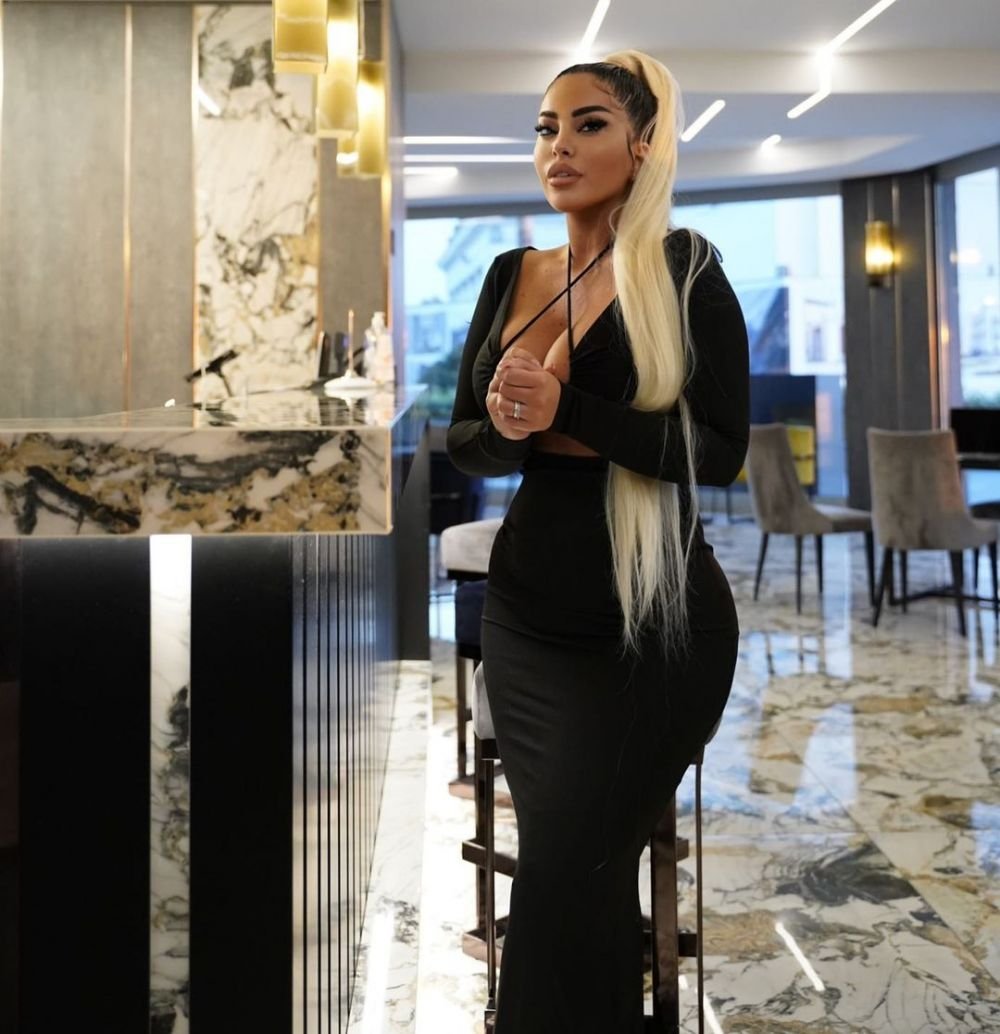 Prezentatoarea comparată cu Kim Kardashian face furori în Italia. Imaginile cu care și-a pus pe jar fanii _48