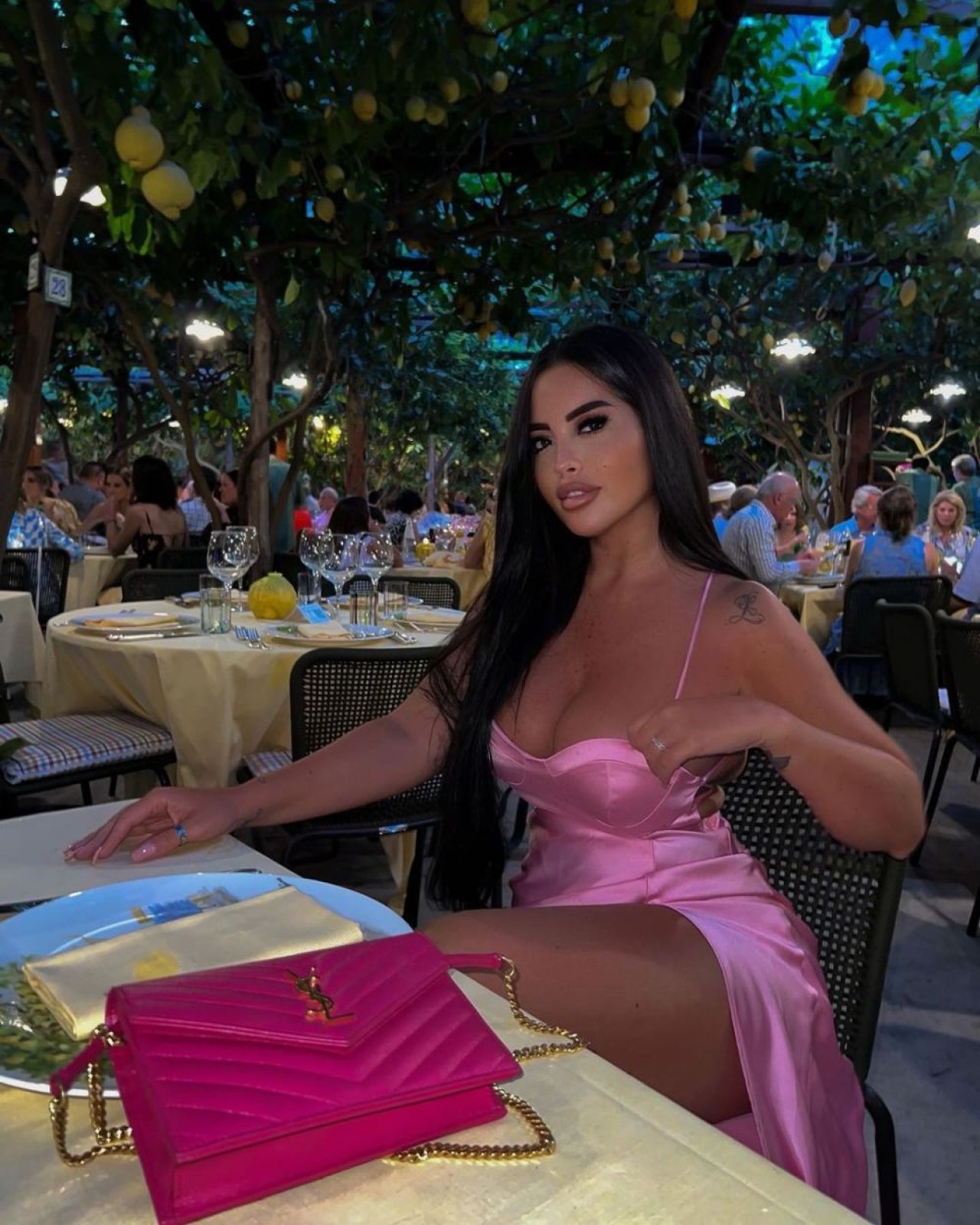 Prezentatoarea comparată cu Kim Kardashian face furori în Italia. Imaginile cu care și-a pus pe jar fanii _51