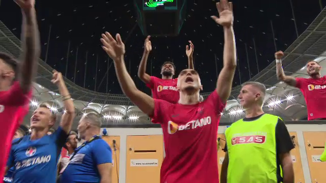 Explozie de bucurie pe banca FCSB-ului! Ce a făcut Dică imediat după fluierul final și cum au sărbătorit jucătorii cu galeria_14