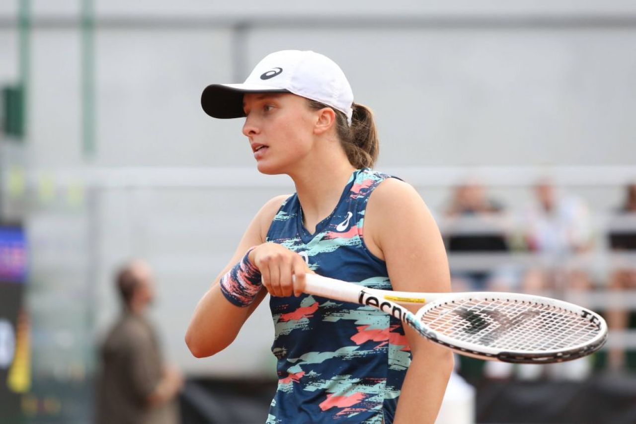 Au revoir! Iga Swiatek nu mai sperie! Liderul WTA a pierdut în sferturi la Varșovia, acolo unde Ana Bogdan a ajuns în semifinale _6