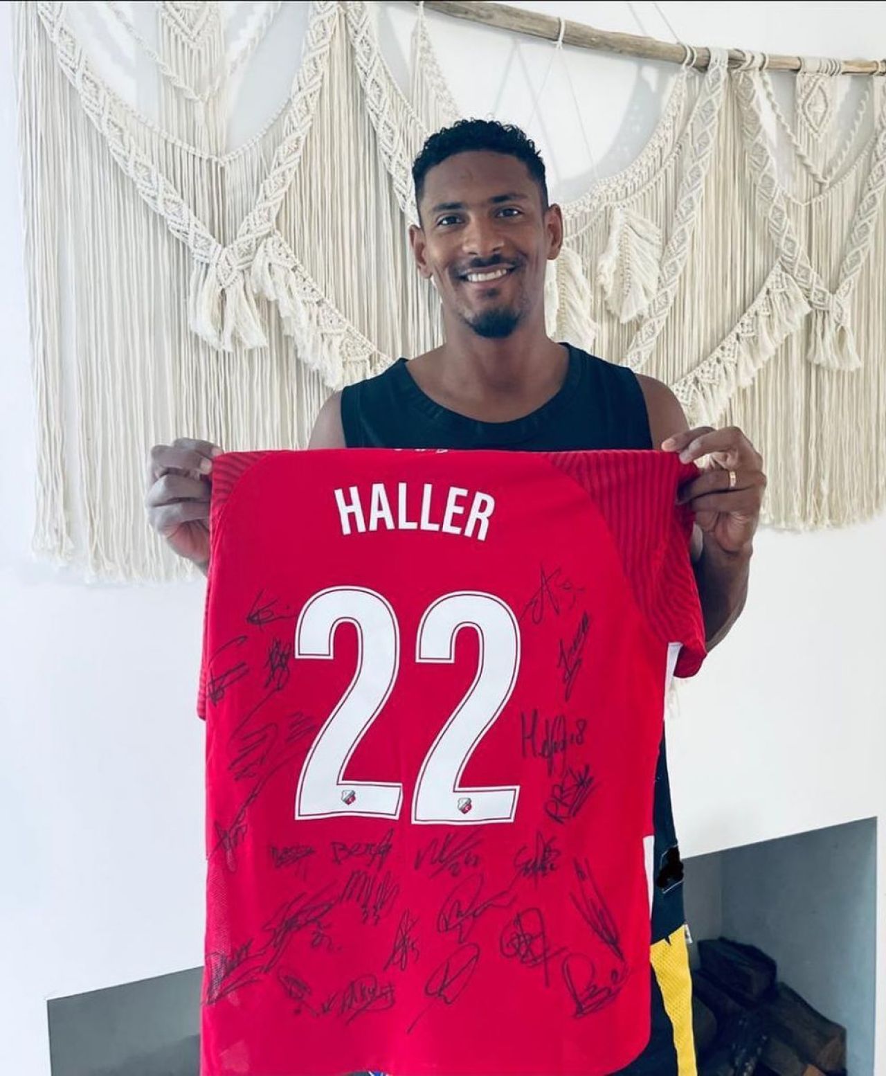 Sebastien Haller se luptă cu o tumoare malignă! Fotbalistul transferat de Borussia Dortmund a fost operat și va trebui să facă chimioterapie _2