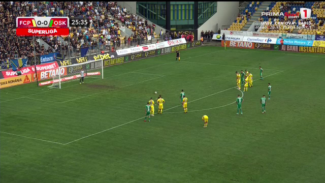 Cosmin Matei, execuție lamentabilă de la 11 metri, în partida cu Petrolul. Fotbalistul a aterizat în fund_2