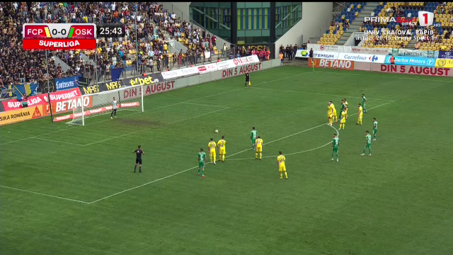 Cosmin Matei, execuție lamentabilă de la 11 metri, în partida cu Petrolul. Fotbalistul a aterizat în fund_3