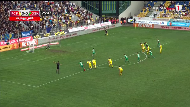 Cosmin Matei, execuție lamentabilă de la 11 metri, în partida cu Petrolul. Fotbalistul a aterizat în fund_5