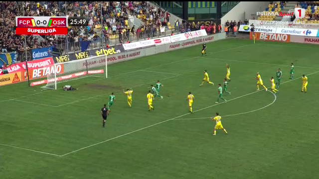 Cosmin Matei, execuție lamentabilă de la 11 metri, în partida cu Petrolul. Fotbalistul a aterizat în fund_10