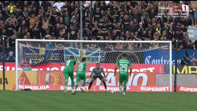 Cosmin Matei, execuție lamentabilă de la 11 metri, în partida cu Petrolul. Fotbalistul a aterizat în fund_14