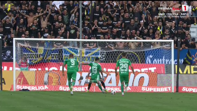 Cosmin Matei, execuție lamentabilă de la 11 metri, în partida cu Petrolul. Fotbalistul a aterizat în fund_16