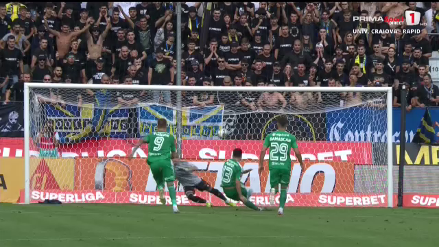 Cosmin Matei, execuție lamentabilă de la 11 metri, în partida cu Petrolul. Fotbalistul a aterizat în fund_20