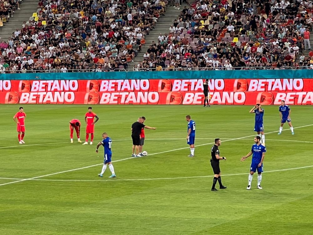 Moment emoționant pe Arena Națională! Fanul nevăzător al lui FCSB a dat lovitura de start. Puștiul, ovaționat de un stadion întreg_14