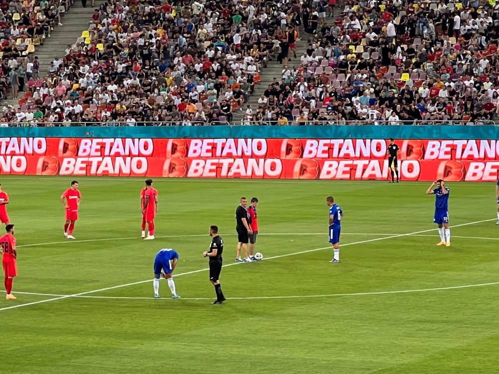 Moment emoționant pe Arena Națională! Fanul nevăzător al lui FCSB a dat lovitura de start. Puștiul, ovaționat de un stadion întreg_16