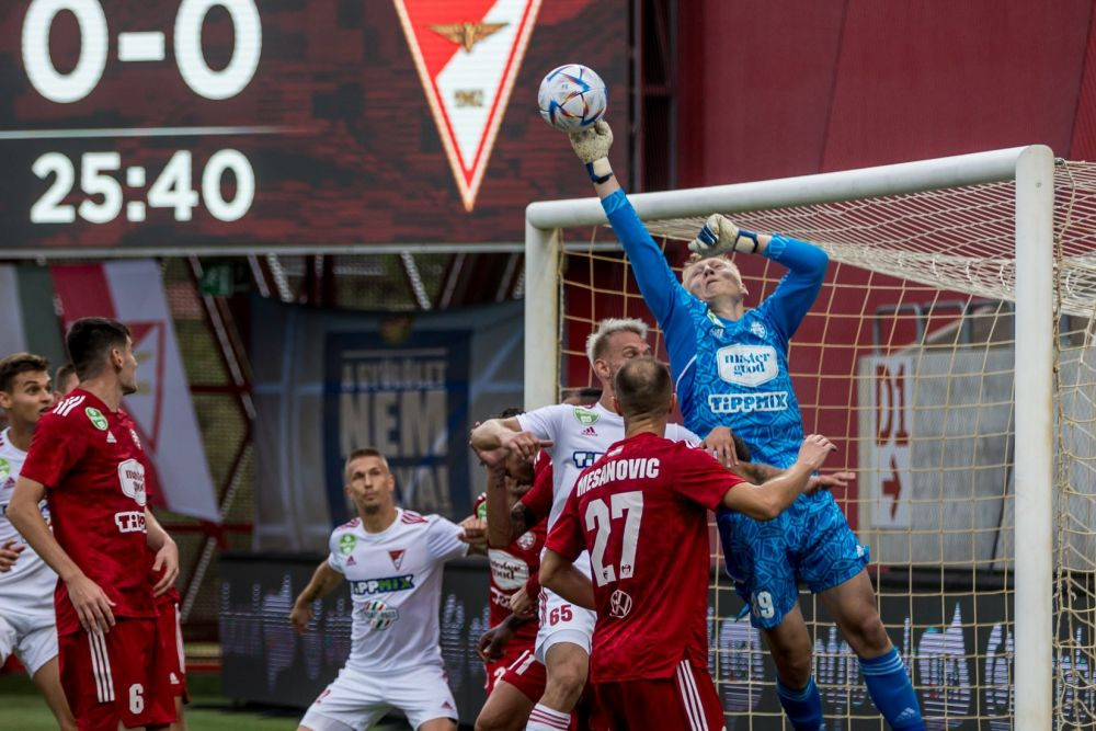 Otto Hindrich a debutat &icirc;n Ungaria! Portarul de 19 ani a fost integralist &icirc;ntr-un meci nebun