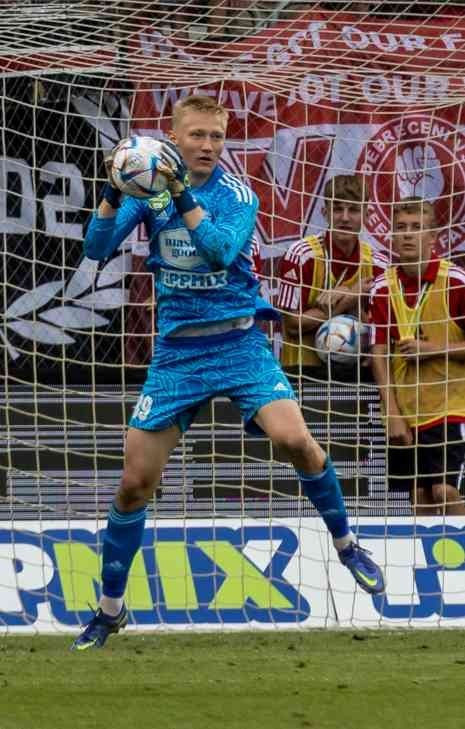 Otto Hindrich a debutat în Ungaria! Portarul de 19 ani a fost integralist într-un meci nebun_8