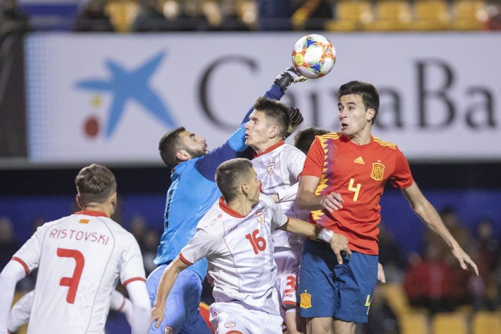 Claudiu Niculescu a transferat la Poli Iași un portar prezent la Euro 2020, urmează un atacant de la Tottenham!_13