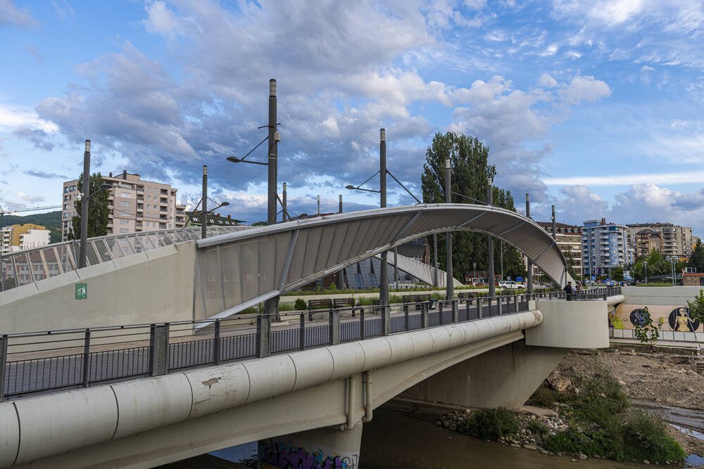 Orașul cu două cluburi identice care joacă în țări diferite și se urăsc de moarte_3