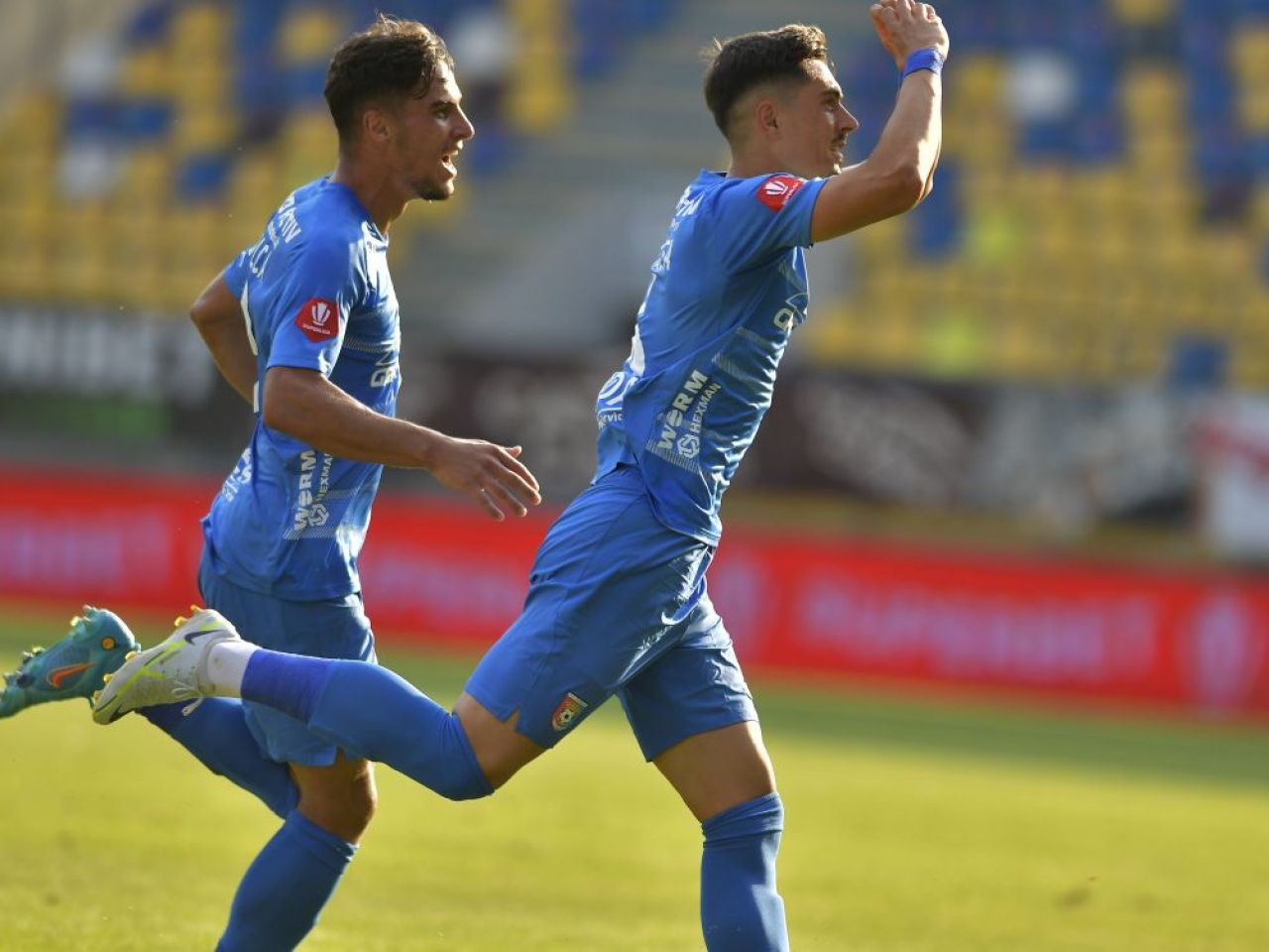 Românul trecut pe la Swansea ar putea ajunge în Bundesliga. Formația interesată de serviciile fotbalistului_2