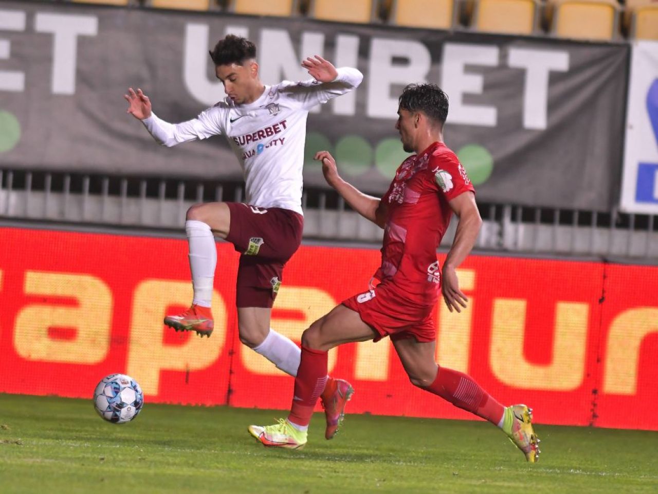 Românul trecut pe la Swansea ar putea ajunge în Bundesliga. Formația interesată de serviciile fotbalistului_9
