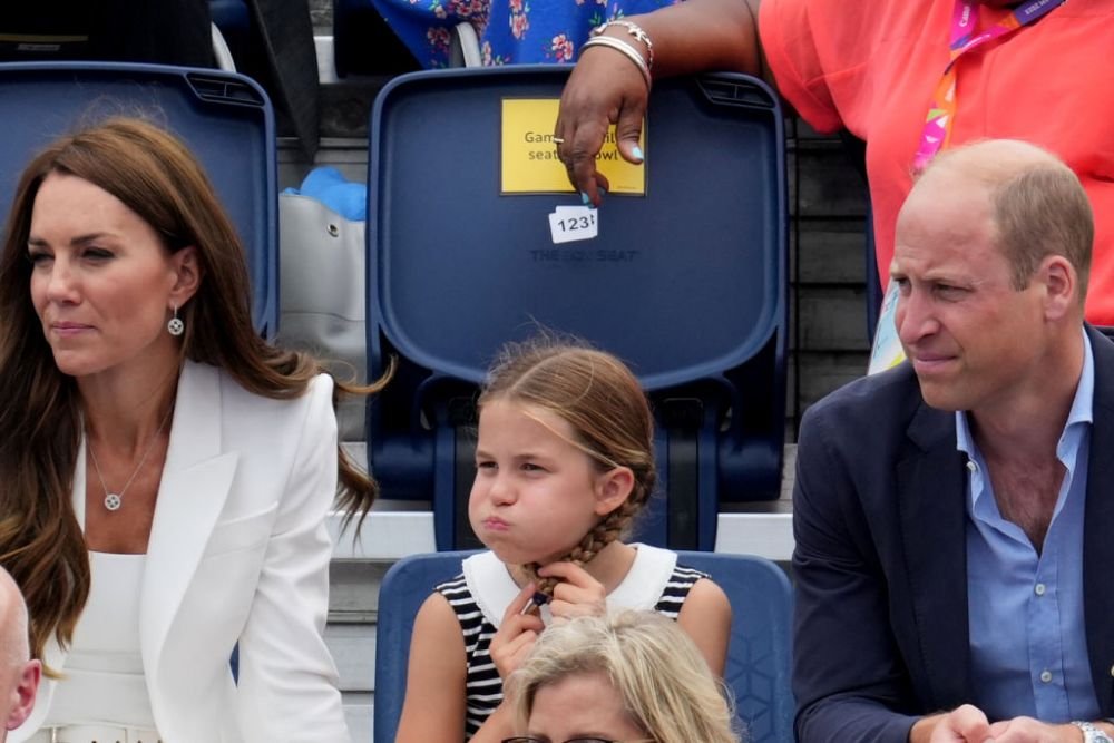 Prințesa Charlotte, în centrul atenției la Jocurile Commonwealth. Imagini inedite cu fata Ducilor de Cambridge, la competiția de natație _5