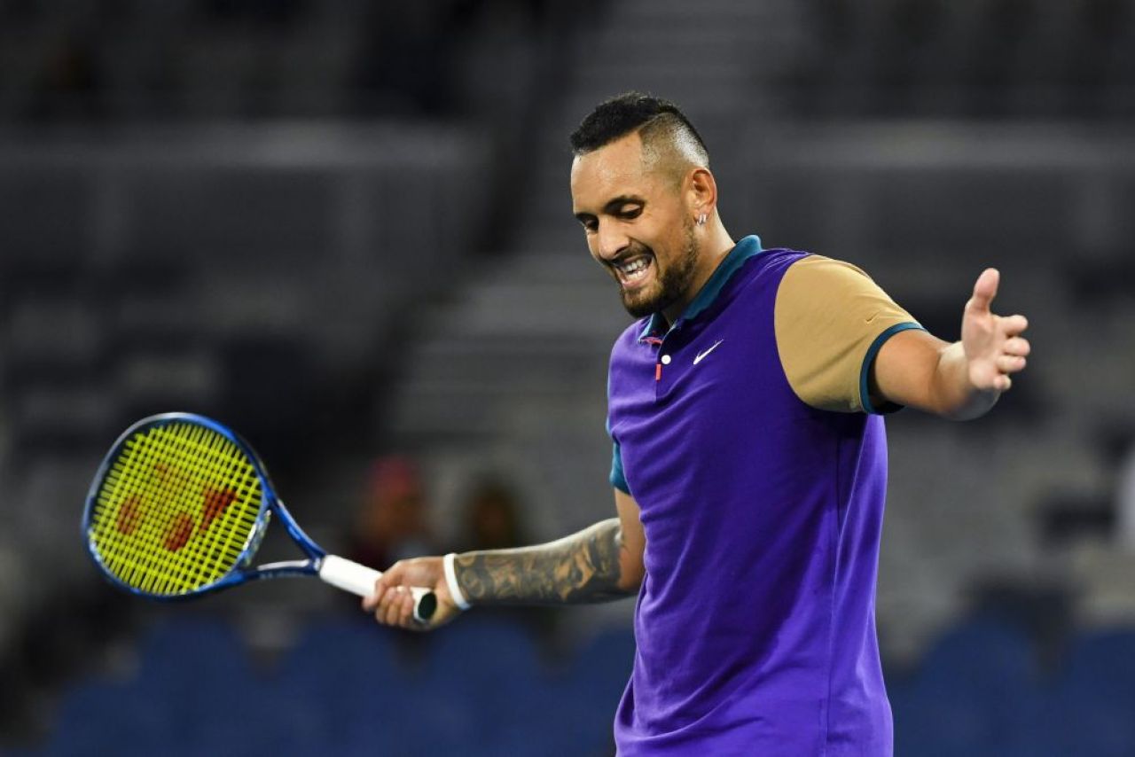 Legendă peste noapte! Nick Kyrgios a întrebat o bătrânică din tribune cum să servească la minge de meci_10