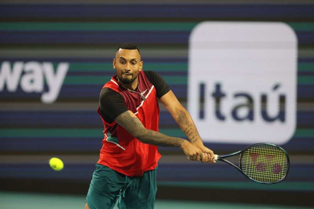 Legendă peste noapte! Nick Kyrgios a întrebat o bătrânică din tribune cum să servească la minge de meci_15