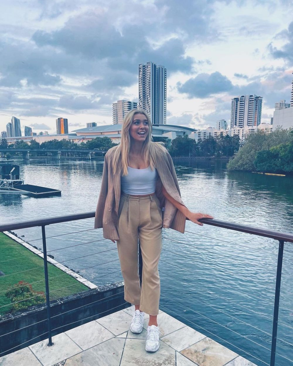 Ea este David Beckham din netball! A luat privirile tuturor când a început să danseze și să cânte în timpul meciului _4