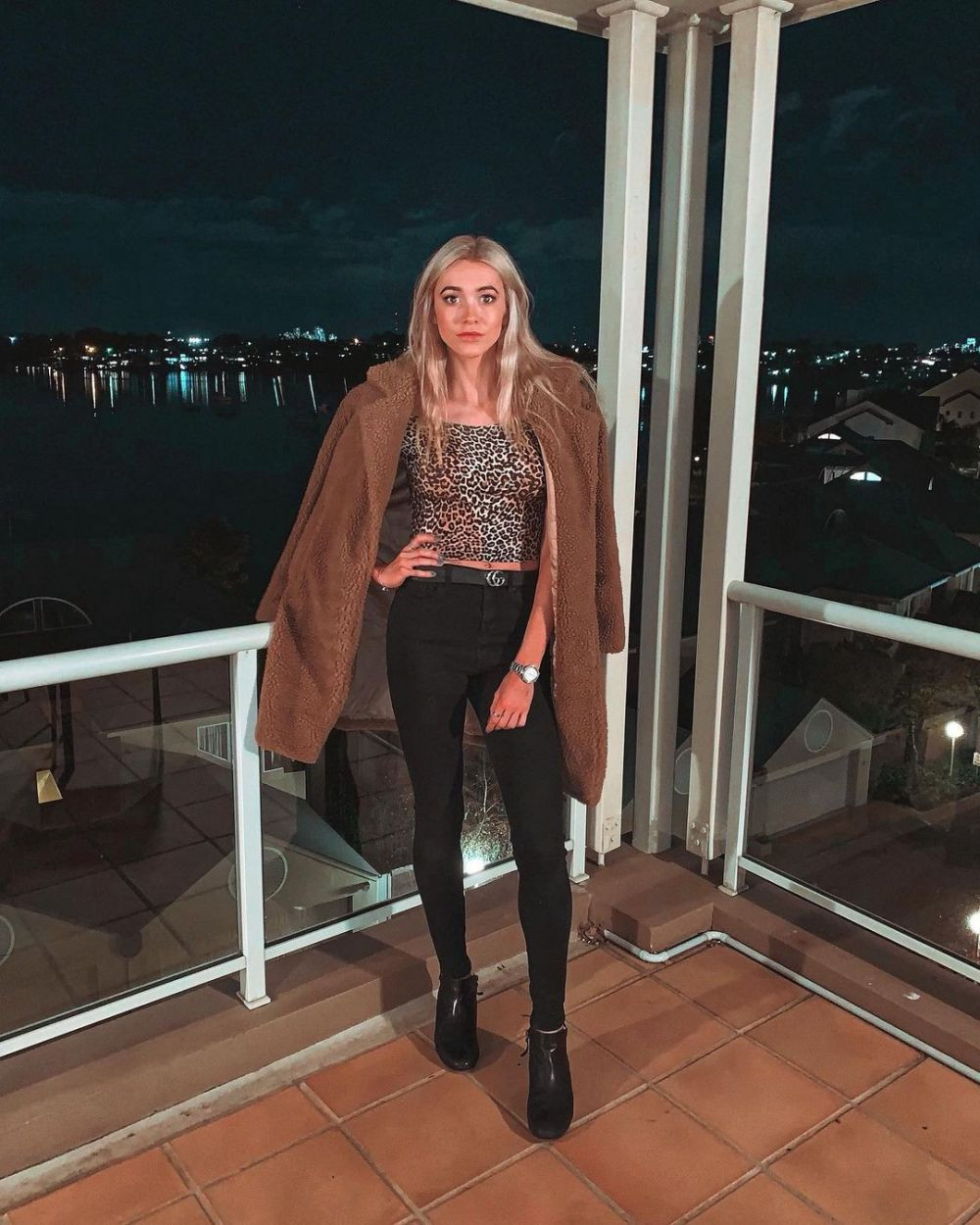 Ea este David Beckham din netball! A luat privirile tuturor când a început să danseze și să cânte în timpul meciului _11