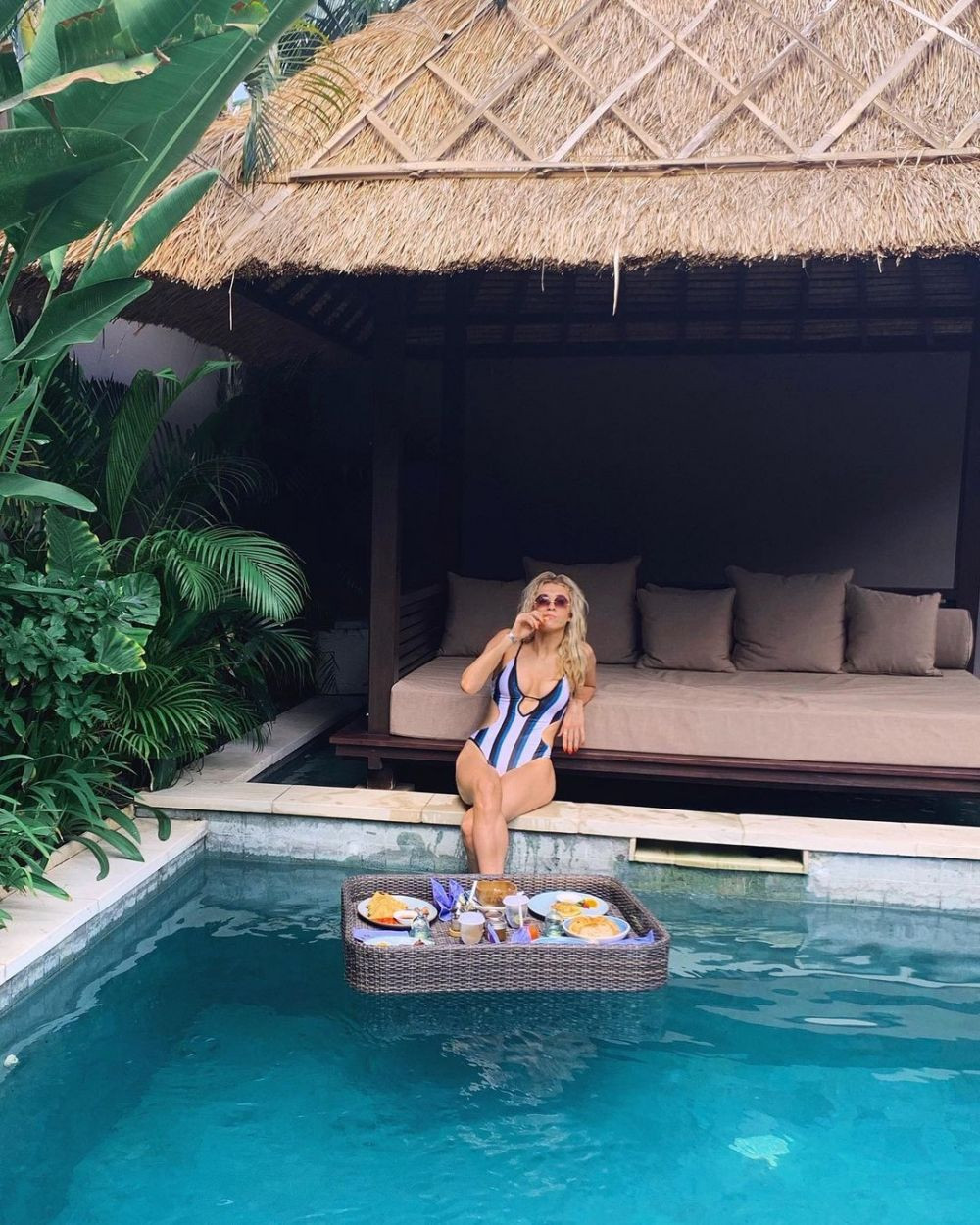 Ea este David Beckham din netball! A luat privirile tuturor când a început să danseze și să cânte în timpul meciului _14