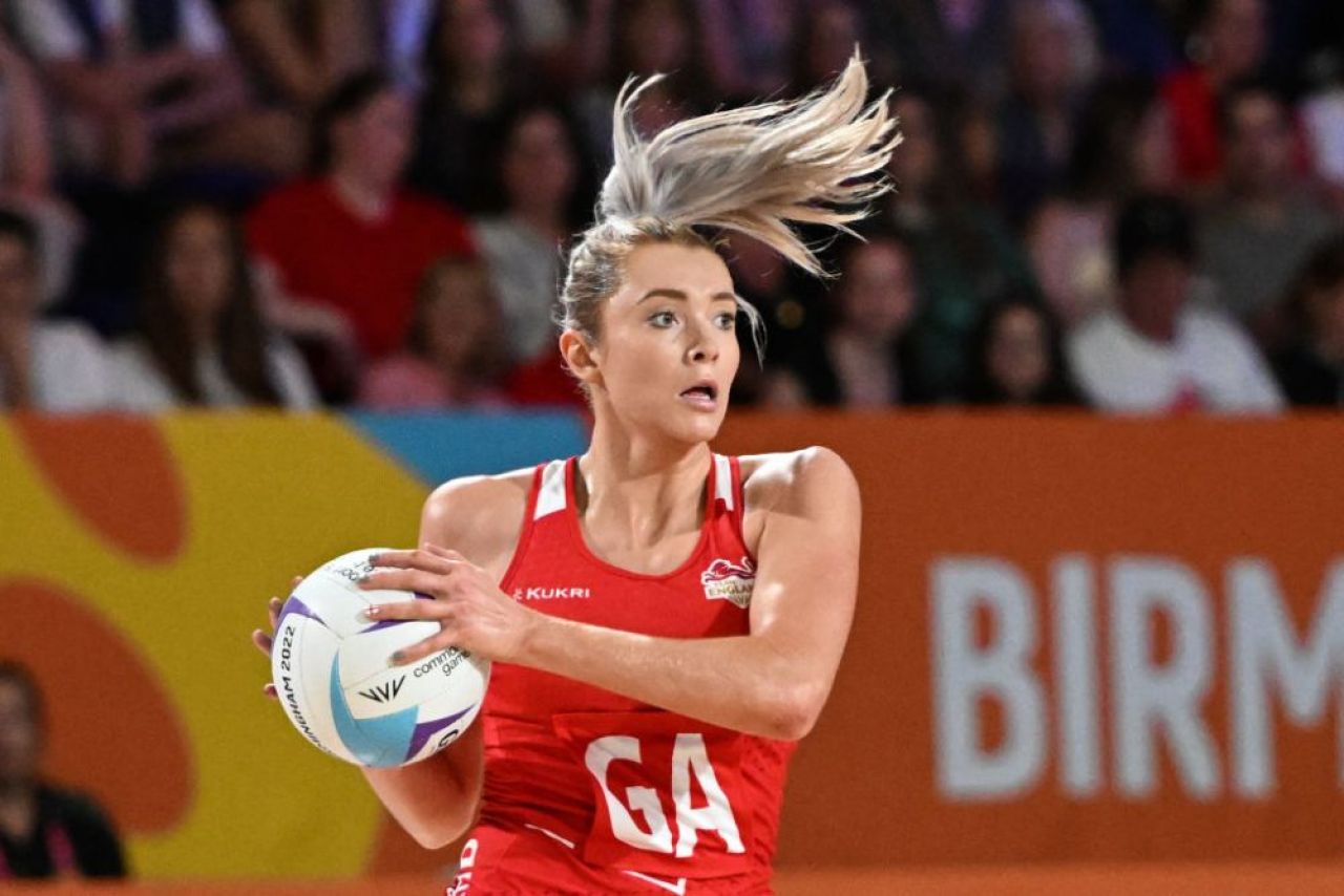 Ea este David Beckham din netball! A luat privirile tuturor când a început să danseze și să cânte în timpul meciului _18