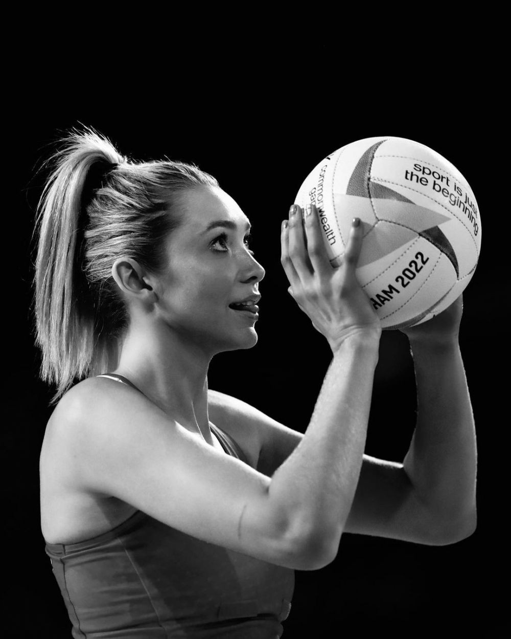 Ea este David Beckham din netball! A luat privirile tuturor când a început să danseze și să cânte în timpul meciului _28