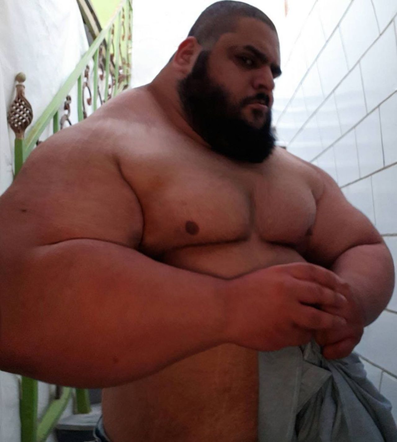 „Hulk din Iran”, făcut praf de iranieni după ce a fost umilit în ring: „Fake Hulk! A făcut de râs o țară întreagă!” _16