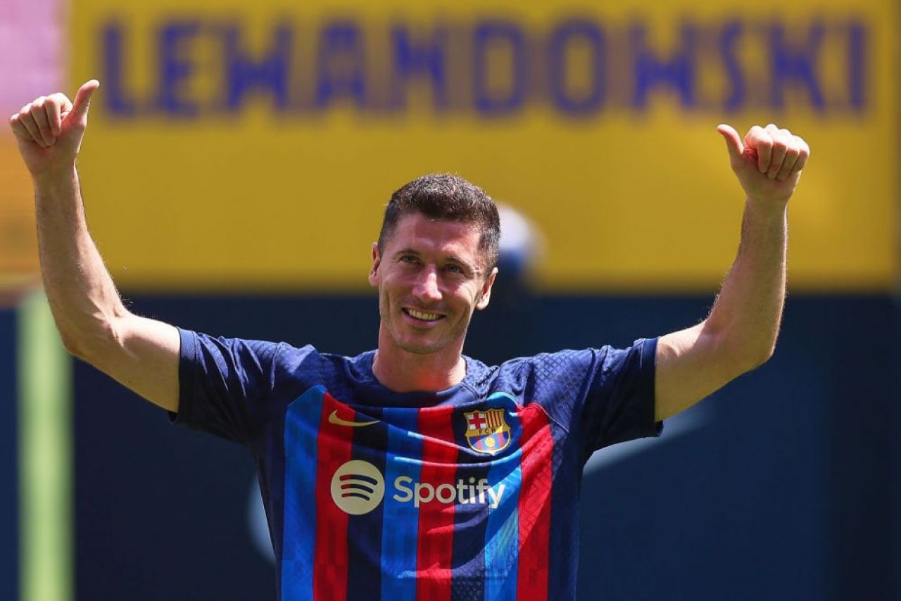 Robert Lewandowski a avut o cerere specială pentru oficialii Barcelonei în ziua prezentării sale! Ce a vrut atacantul _8