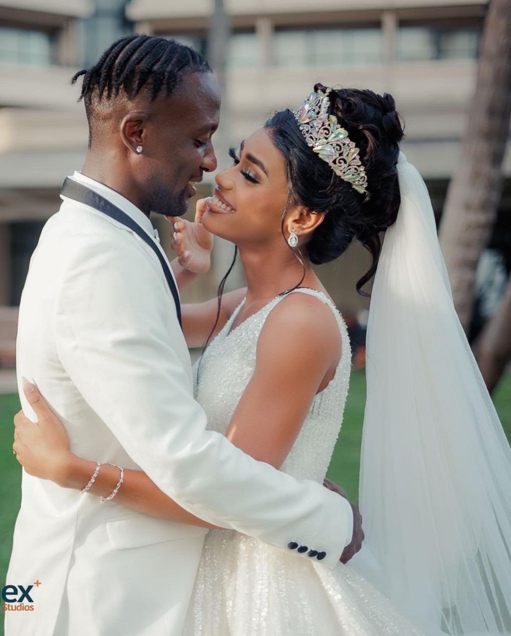 Asta e ultima! Și-a trimis fratele să îl înlocuiască la altar pentru a fugi să semneze cu o echipă! S-a pozat cu mireasa în avans _3