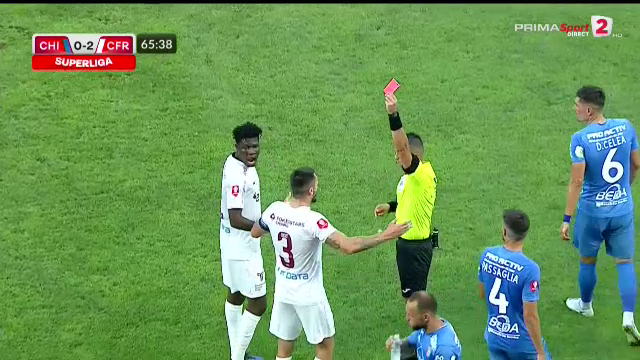 Dan Petrescu și Yeboah, eliminați! Jucătorul a fost luat pe sus pentru a ieși de pe teren. Stewarzii au intervenit_2