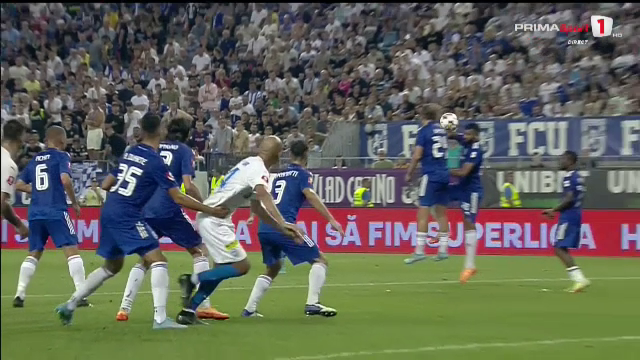Istvan Kovacs, prestație slabă în prima repriză a derby-ului Craiovei! N-a văzut primul penalty, al doilea n-a fost_5