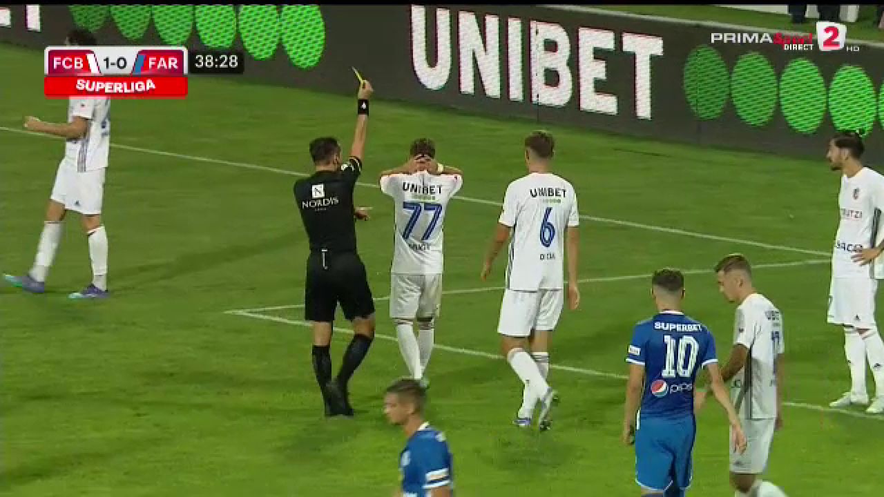 Dragu(l) de el! Ce o fi fost în capul lui!? Penalty pentru Farul după un gest greu de înțeles_1