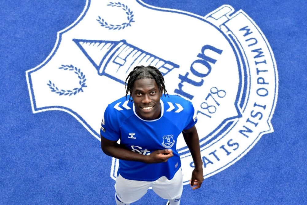 Transfer de top pentru Everton! Cât a plătit pentru un mijlocaș de 20 de ani_3