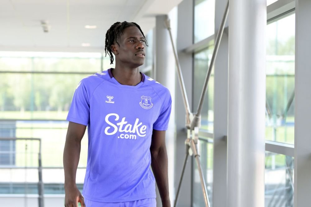 Transfer de top pentru Everton! Cât a plătit pentru un mijlocaș de 20 de ani_4