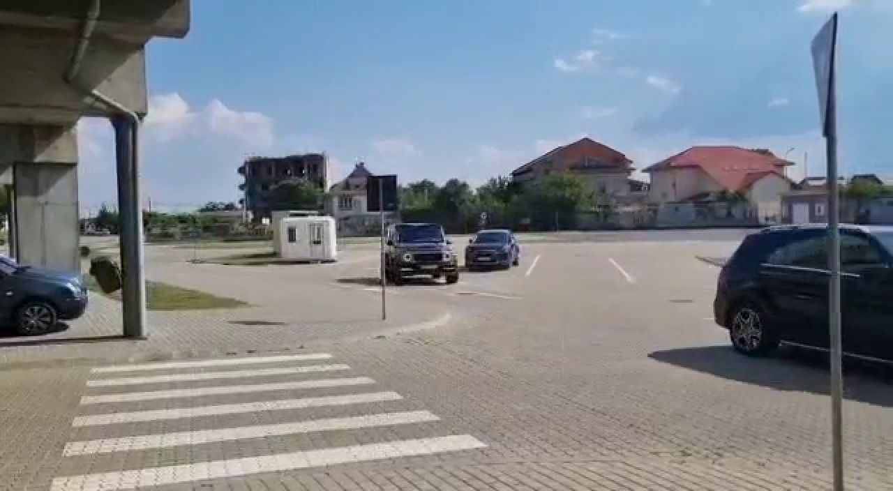 Apariție de neratat pentru Mirel Rădoi la Universitatea Craiova. Antrenorul a venit cu un bolid fabricat doar în 25 de exemplare_1