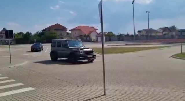 Apariție de neratat pentru Mirel Rădoi la Universitatea Craiova. Antrenorul a venit cu un bolid fabricat doar în 25 de exemplare_3