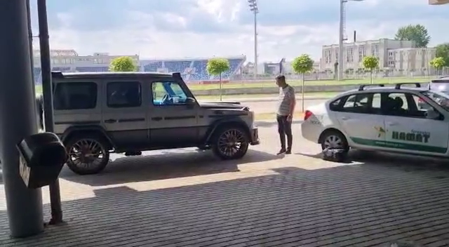Apariție de neratat pentru Mirel Rădoi la Universitatea Craiova. Antrenorul a venit cu un bolid fabricat doar în 25 de exemplare_6