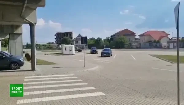 Apariție de neratat pentru Mirel Rădoi la Universitatea Craiova. Antrenorul a venit cu un bolid fabricat doar &icirc;n 25 de exemplare