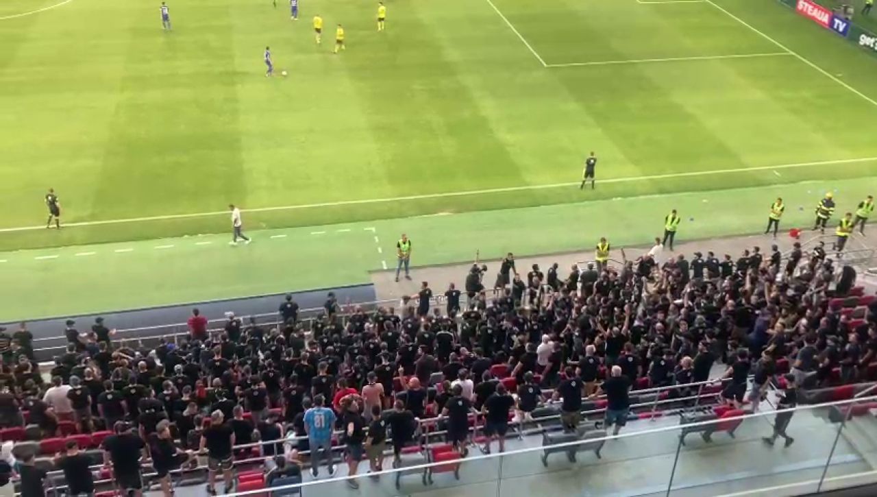 Gestul neașteptat făcut de galeria lui CSA Steaua, după ce echipa nu a obținut dreptul de promovare în Liga 1_5