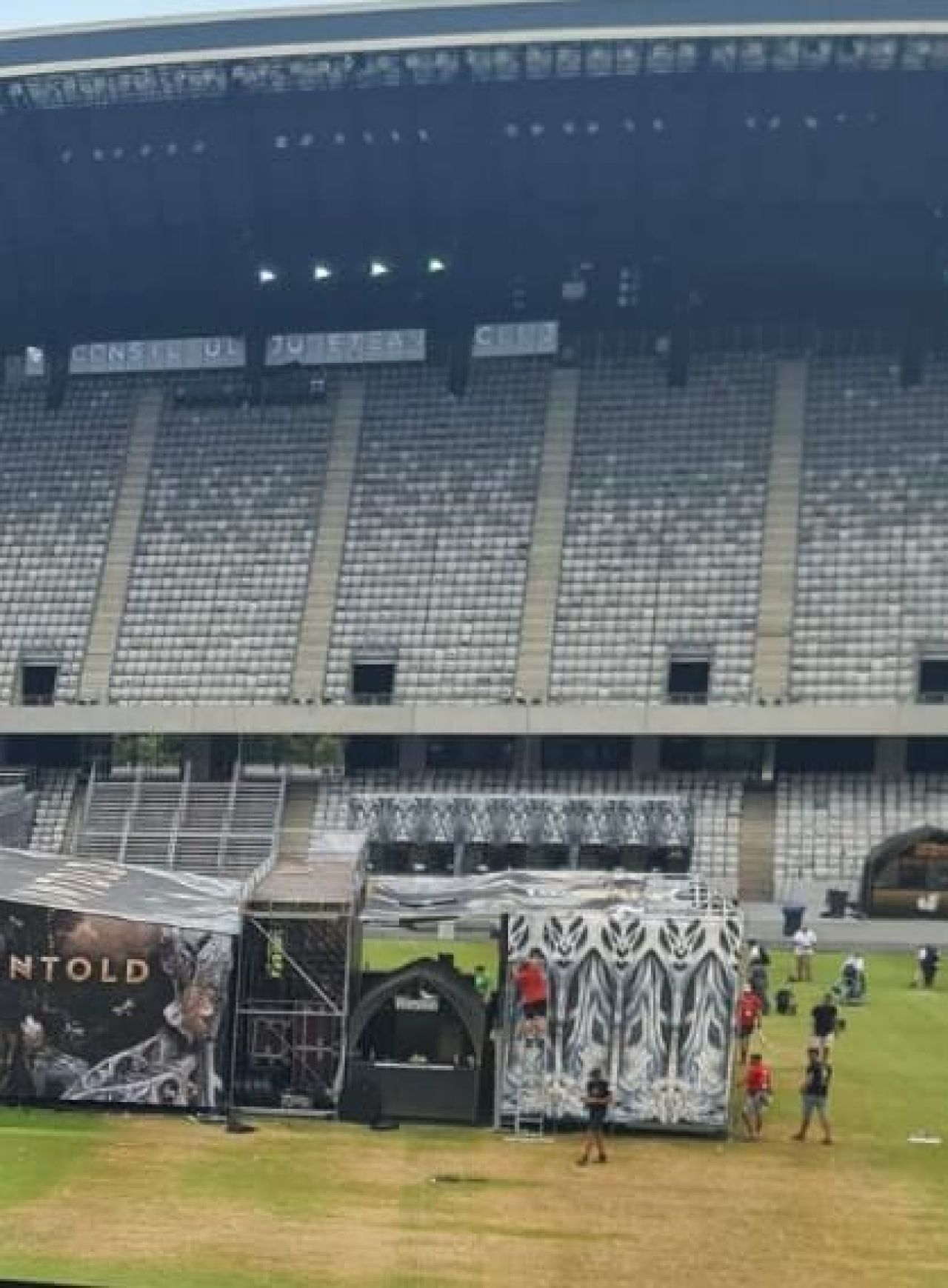 Imagini ireale de pe arena din Cluj! Cum arată gazonul după patru zile de festival_2