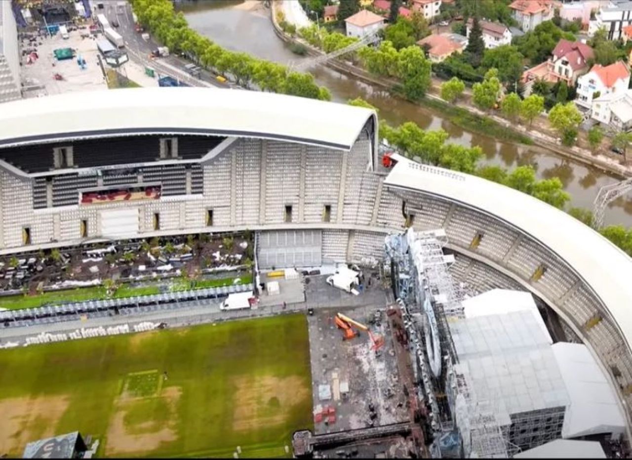 Imagini ireale de pe arena din Cluj! Cum arată gazonul după patru zile de festival_7