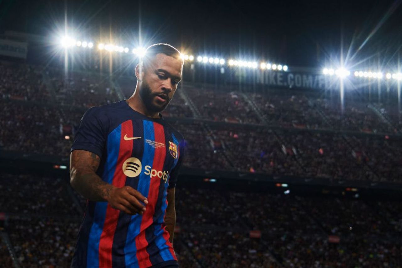 Are contractul pe masă! Singurul lucru care mai stă în calea transferului lui Memphis Depay de la Barcelona_2
